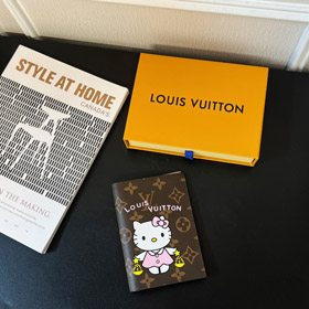 Louis Vuitton LV Animation Muster Passhalter-3654  