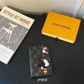 Louis Vuitton LV animierte Buchstaben Passhalter-3842  