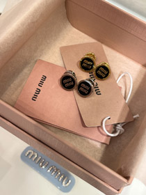 MIUMIU schwarze Emaille Buchstabe Metall runde Knopf Ohrringe-3893  