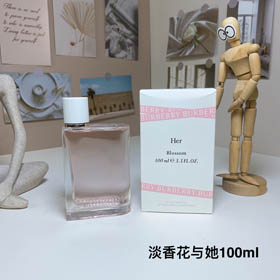 Burberry Blumen und ihr Eau de Toilette-3345  